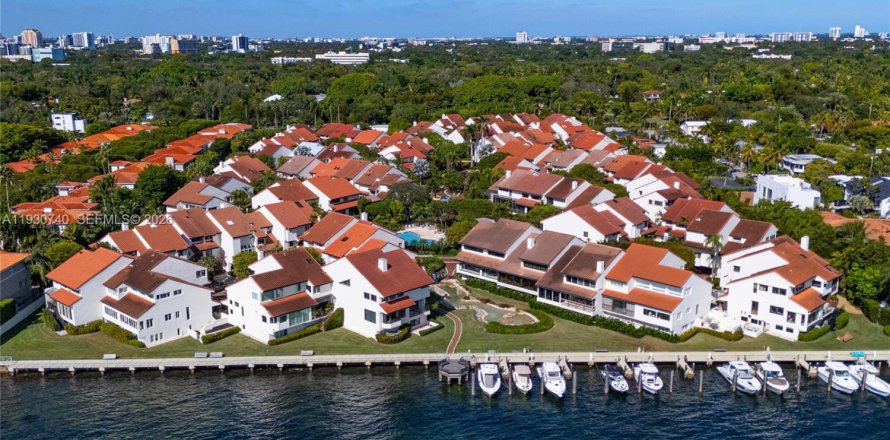 Таунхаус в Майами, Флорида 4 спальни, 346.06м2 № 1998444