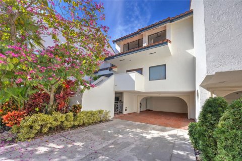 Купить таунхаус в Майами, Флорида 4 спальни, 346.06м2, № 1998444 - фото 2