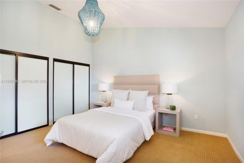 Купить таунхаус в Майами, Флорида 4 спальни, 346.06м2, № 1998444 - фото 14