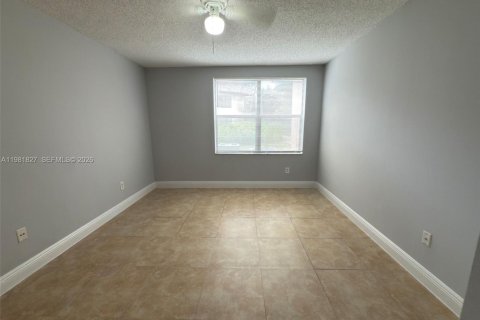 Condo in Pompano Beach, Florida, 2 bedrooms  № 2043192 - photo 15