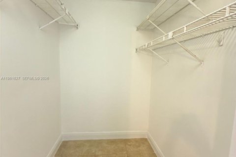 Condo in Pompano Beach, Florida, 2 bedrooms  № 2043192 - photo 12