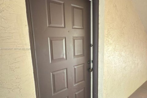 Condo in Pompano Beach, Florida, 2 bedrooms  № 2043192 - photo 20