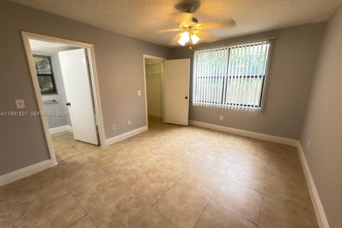 Condo in Pompano Beach, Florida, 2 bedrooms  № 2043192 - photo 14