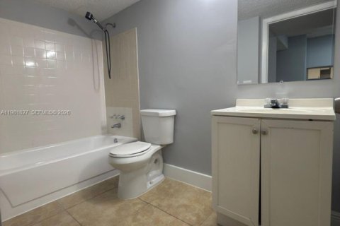 Condo in Pompano Beach, Florida, 2 bedrooms  № 2043192 - photo 11