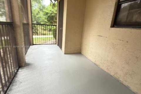 Condo in Pompano Beach, Florida, 2 bedrooms  № 2043192 - photo 19