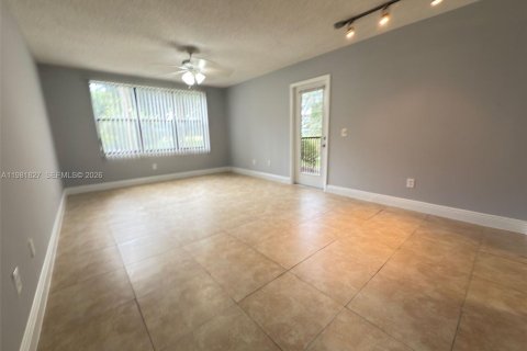 Condo in Pompano Beach, Florida, 2 bedrooms  № 2043192 - photo 5