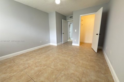 Condo in Pompano Beach, Florida, 2 bedrooms  № 2043192 - photo 16