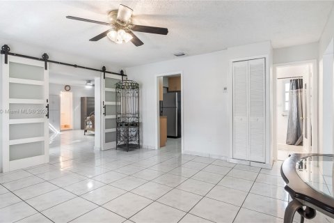 Villa ou maison à vendre à North Miami, Floride: 3 chambres, 96.43 m2 № 1968719 - photo 5