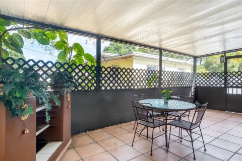 Villa ou maison à vendre à North Miami, Floride: 3 chambres, 96.43 m2 № 1968719 - photo 21