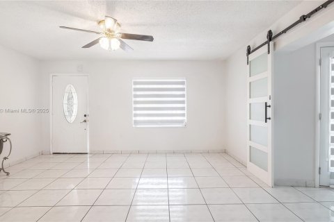 Villa ou maison à vendre à North Miami, Floride: 3 chambres, 96.43 m2 № 1968719 - photo 7