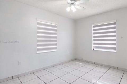 Villa ou maison à vendre à North Miami, Floride: 3 chambres, 96.43 m2 № 1968719 - photo 14