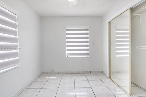 Villa ou maison à vendre à North Miami, Floride: 3 chambres, 96.43 m2 № 1968719 - photo 15