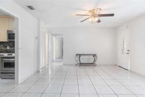 Villa ou maison à vendre à North Miami, Floride: 3 chambres, 96.43 m2 № 1968719 - photo 8