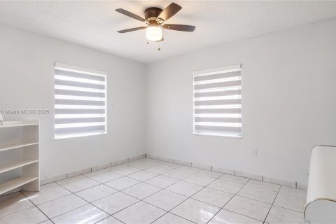 Villa ou maison à vendre à North Miami, Floride: 3 chambres, 96.43 m2 № 1968719 - photo 12