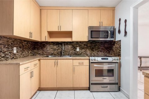 Villa ou maison à vendre à North Miami, Floride: 3 chambres, 96.43 m2 № 1968719 - photo 3