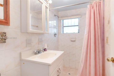 Villa ou maison à vendre à North Miami, Floride: 3 chambres, 96.43 m2 № 1968719 - photo 17