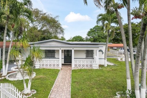 Villa ou maison à vendre à North Miami, Floride: 3 chambres, 96.43 m2 № 1968719 - photo 1