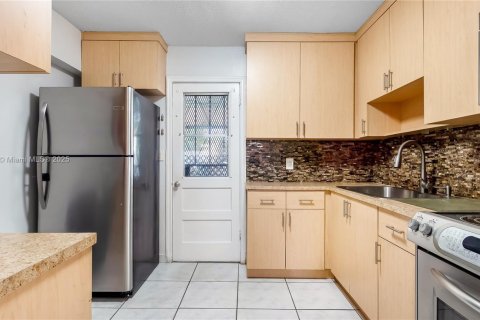 Villa ou maison à vendre à North Miami, Floride: 3 chambres, 96.43 m2 № 1968719 - photo 2