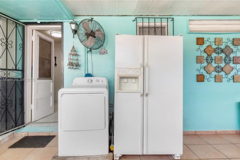 Villa ou maison à vendre à North Miami, Floride: 3 chambres, 96.43 m2 № 1968719 - photo 20