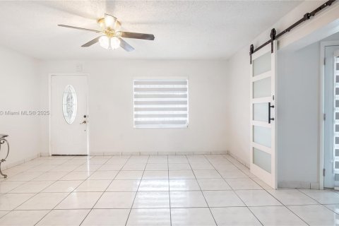 Villa ou maison à vendre à North Miami, Floride: 3 chambres, 96.43 m2 № 1968719 - photo 6