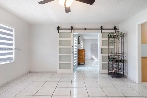Villa ou maison à vendre à North Miami, Floride: 3 chambres, 96.43 m2 № 1968719 - photo 9