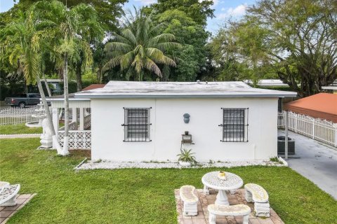 Villa ou maison à vendre à North Miami, Floride: 3 chambres, 96.43 m2 № 1968719 - photo 28