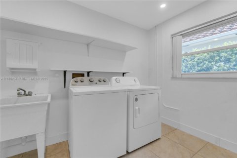 Casa en venta en Hallandale Beach, Florida, 3 dormitorios, 143.91 m2 № 1739998 - foto 26