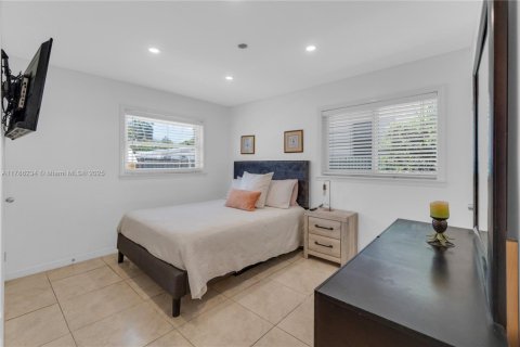 Casa en venta en Hallandale Beach, Florida, 3 dormitorios, 143.91 m2 № 1739998 - foto 17