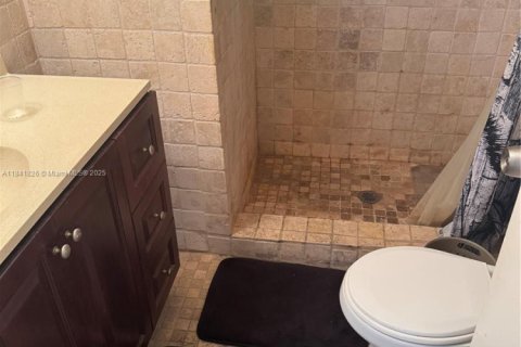 Condo in Lauderdale Lakes, Florida, 2 bedrooms № 2076703 - photo 10