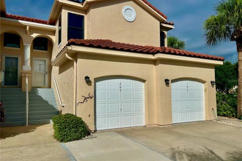 Condo in New Smyrna Beach, Florida, 3 bedrooms  № 1666067 - photo 1