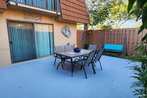 Townhouse in Cooper City, Florida 2 bedrooms, 117.43 sq.m. № 2153815 - photo 2