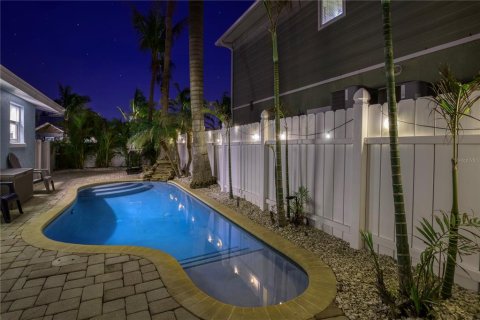 Commercial property in Holmes Beach, Florida 4 bedrooms, 139.35 sq.m. № 2211586 - photo 26