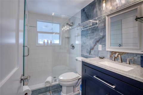 Commercial property in Holmes Beach, Florida 4 bedrooms, 139.35 sq.m. № 2211586 - photo 21