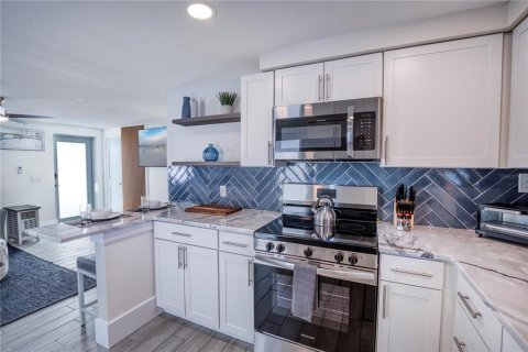 Commercial property in Holmes Beach, Florida 4 bedrooms, 139.35 sq.m. № 2211586 - photo 14