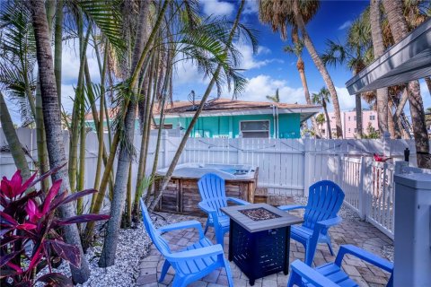 Commercial property in Holmes Beach, Florida 4 bedrooms, 139.35 sq.m. № 2211586 - photo 24