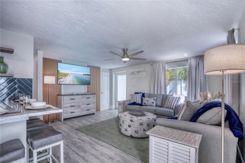 Commercial property in Holmes Beach, Florida 4 bedrooms, 139.35 sq.m. № 2211586 - photo 30