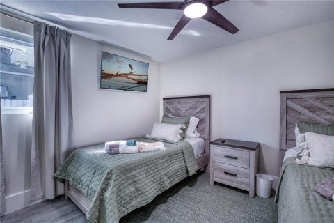 Commercial property in Holmes Beach, Florida 4 bedrooms, 139.35 sq.m. № 2211586 - photo 12