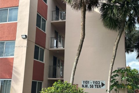 Copropriété à vendre à Sunrise, Floride: 1 chambre, 80.82 m2 № 2056516 - photo 4