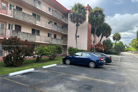 Copropriété à vendre à Sunrise, Floride: 1 chambre, 80.82 m2 № 2056516 - photo 2