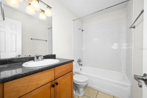 Condo in Gainesville, Florida, 2 bedrooms № 2117778 - photo 21