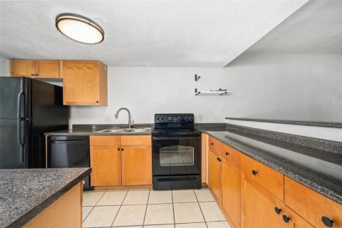 Condo in Gainesville, Florida, 2 bedrooms № 2117778 - photo 10