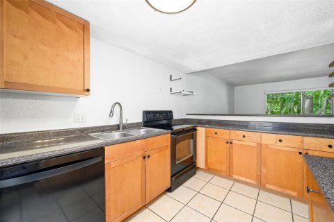 Condo in Gainesville, Florida, 2 bedrooms № 2117778 - photo 13