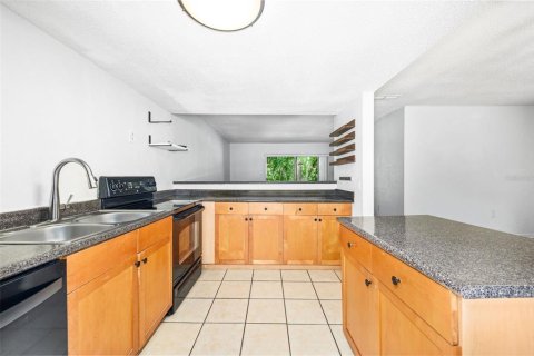 Condo in Gainesville, Florida, 2 bedrooms № 2117778 - photo 14