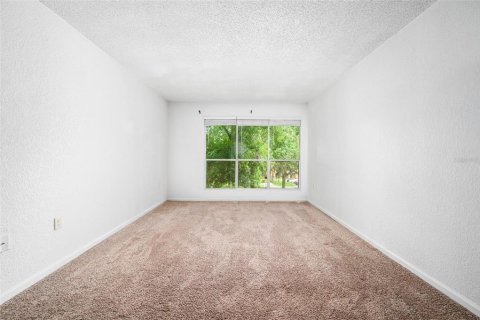 Condo in Gainesville, Florida, 2 bedrooms № 2117778 - photo 15