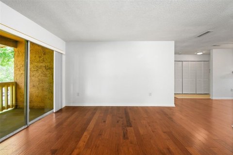 Condo in Gainesville, Florida, 2 bedrooms № 2117778 - photo 5