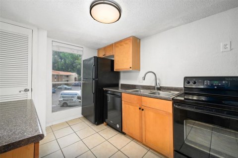 Condo in Gainesville, Florida, 2 bedrooms № 2117778 - photo 12