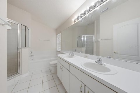 Купить виллу или дом в Ривервью, Флорида 8 комнат, 167.97м2, № 2142470 - фото 30