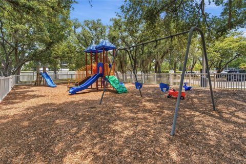 Купить виллу или дом в Ривервью, Флорида 8 комнат, 167.97м2, № 2142470 - фото 7