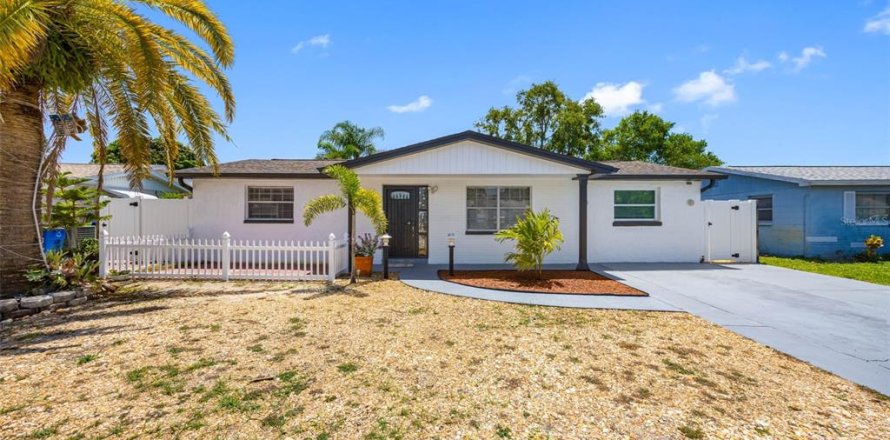 House in Holiday, Florida 3 bedrooms, 126.53 sq.m. № 2107296