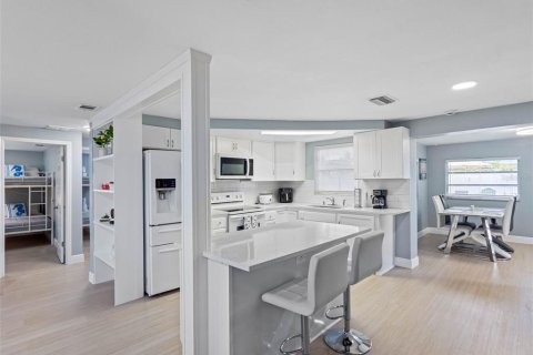 House in Holiday, Florida 3 bedrooms, 126.53 sq.m. № 2107296 - photo 6